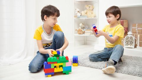 精选带金字旁吉祥寓意的男孩名字推荐大全